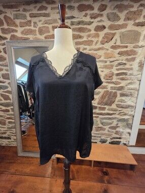 Marc Cain Navy Women's Navy Blue Scallop-Trim V-Neck Top